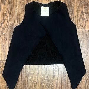 Tucker Black Sleeveless girl Sweater Vest size (7-8) great condition